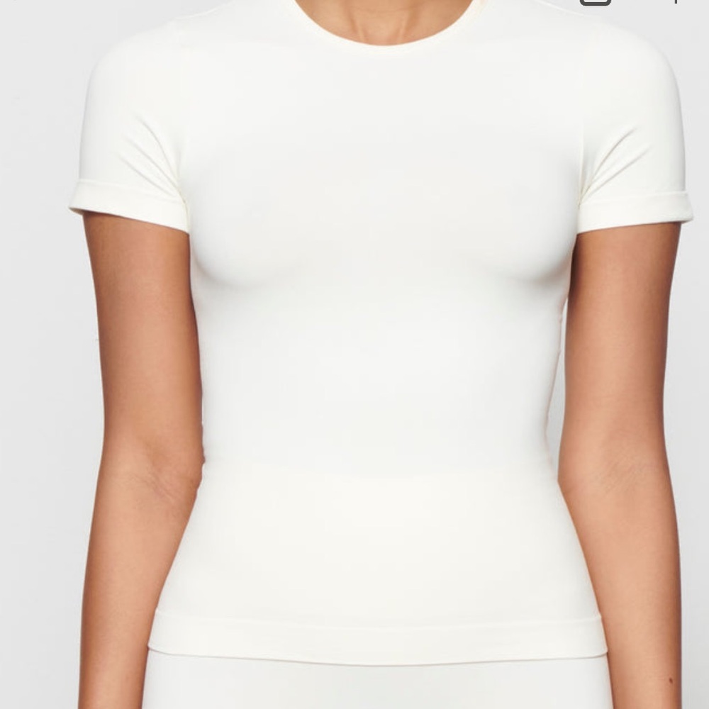Skims soft smoothing tee size medium , marble